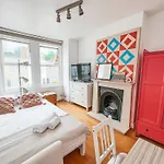 Gorgeous London 3 Bed Home With Garden Office By Staybynumbers