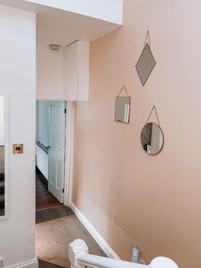 Gorgeous 3 Bed With Garden Office By Staybynumbers Appartamento