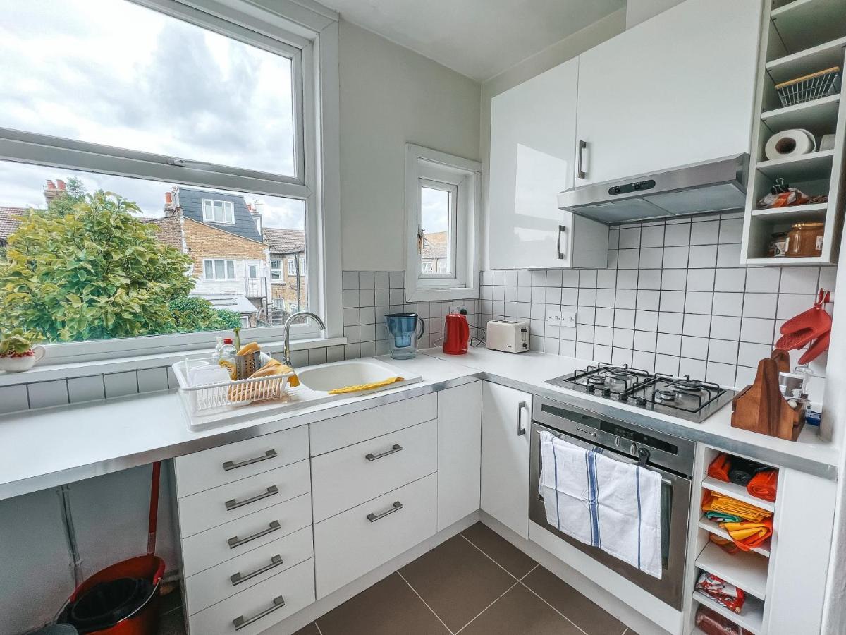 Gorgeous 3 Bed With Garden Office By Staybynumbers Appartamento Londra