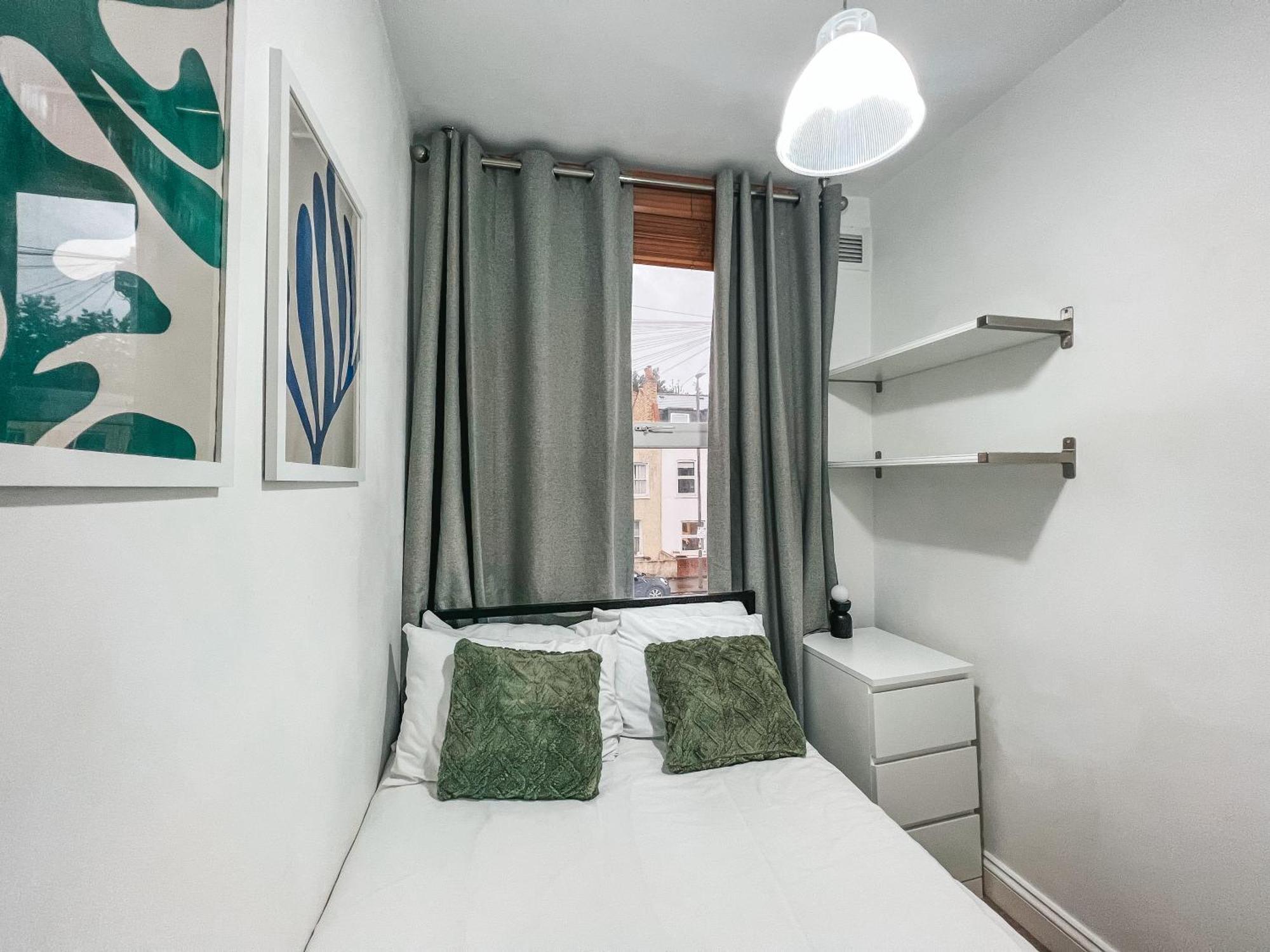 Gorgeous 3 Bed With Garden Office By Staybynumbers Appartamento