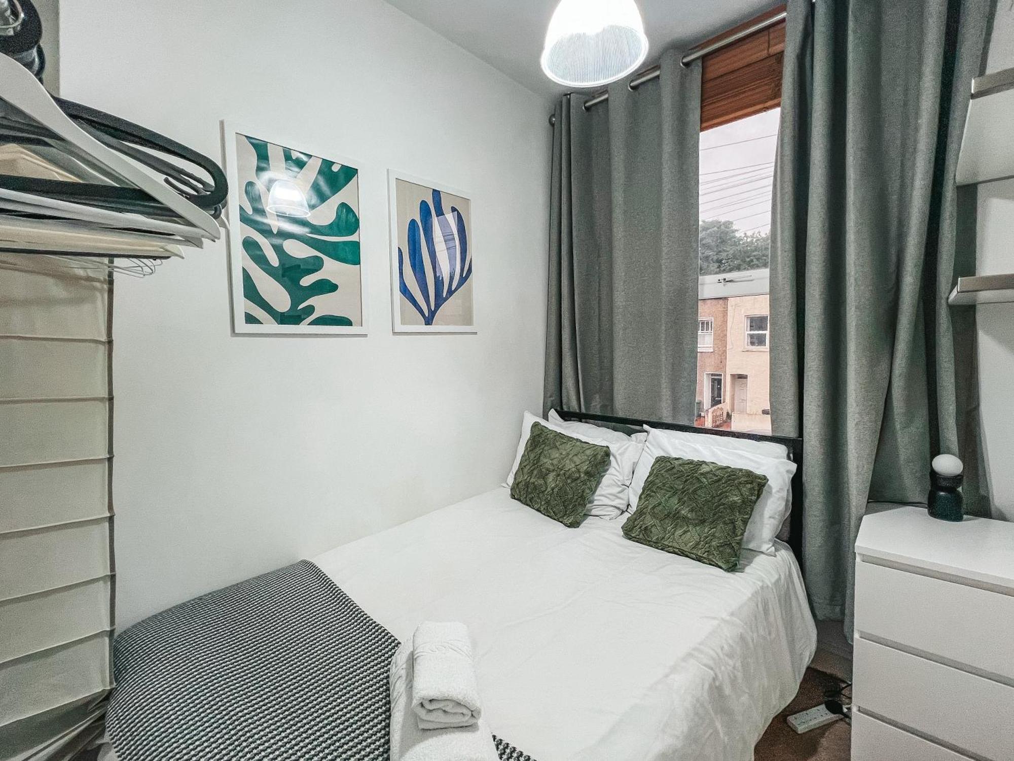 Gorgeous 3 Bed With Garden Office By Staybynumbers Appartamento