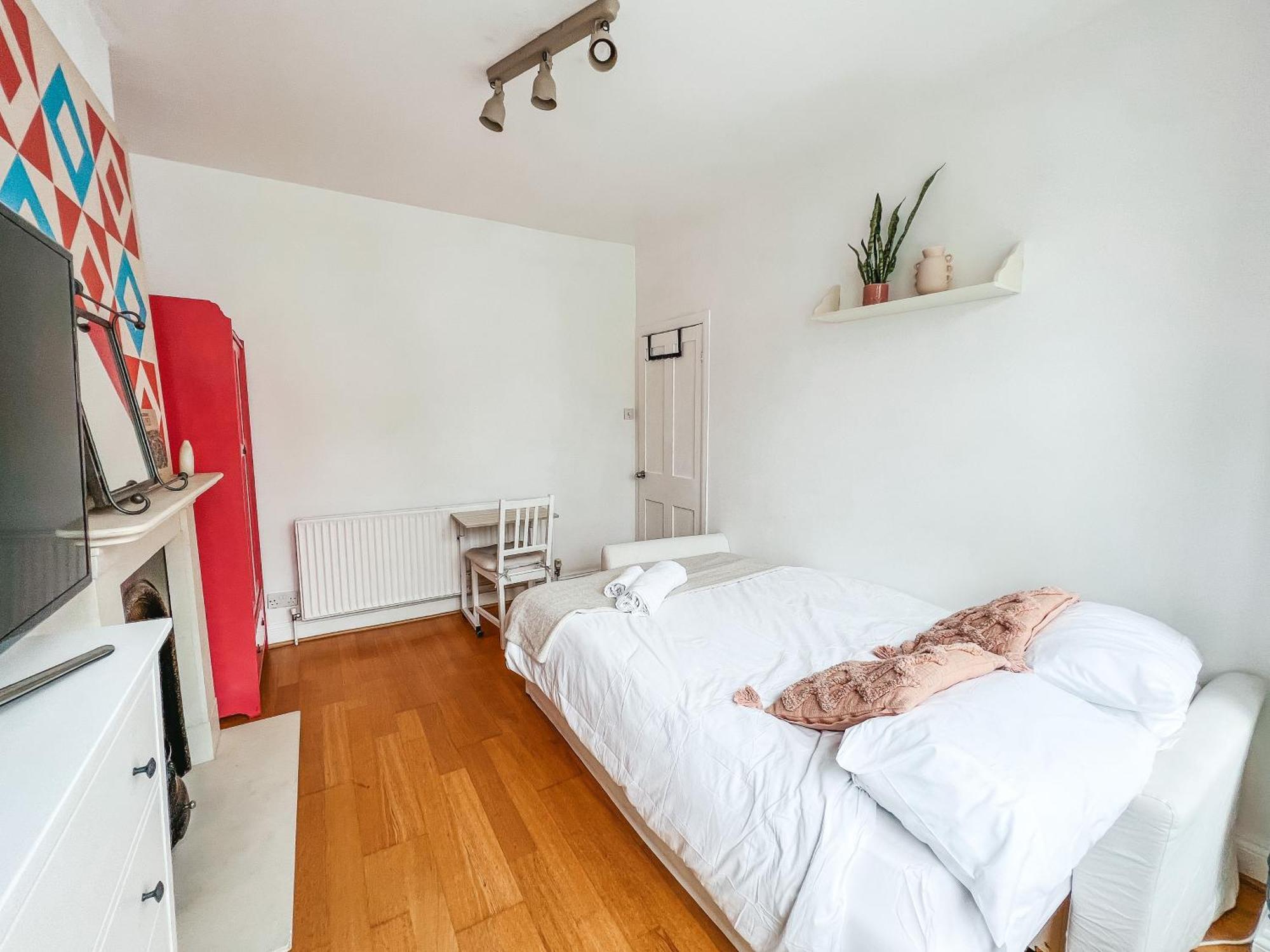 Gorgeous 3 Bed With Garden Office By Staybynumbers Appartamento Londra
